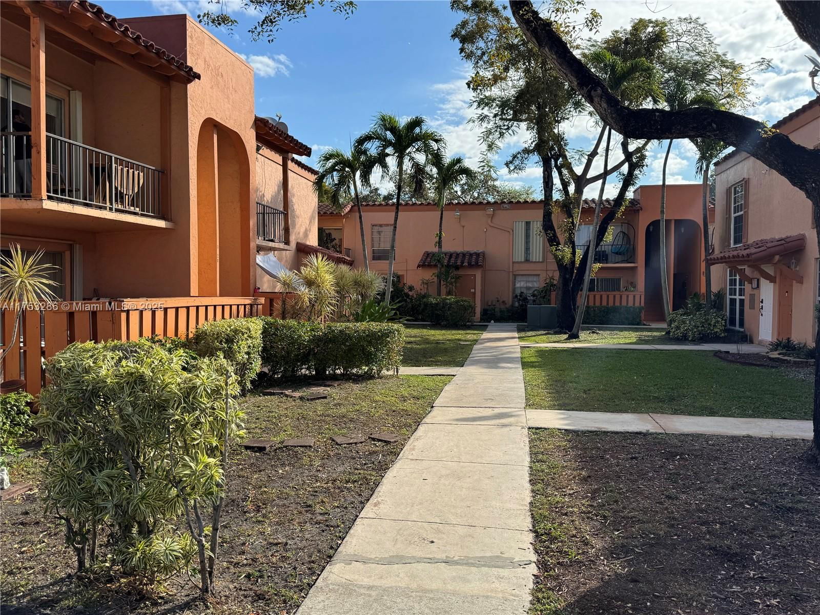 Real estate property located at 7120 Fairway Dr L4, Miami-dade, Cypress Village Condo, Miami Lakes, FL