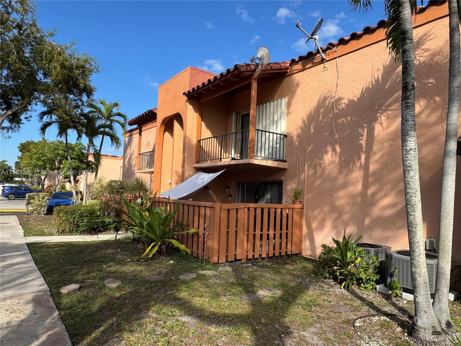 Real estate property located at 7120 Fairway Dr L4, Miami-dade, Cypress Village Condo, Miami Lakes, FL