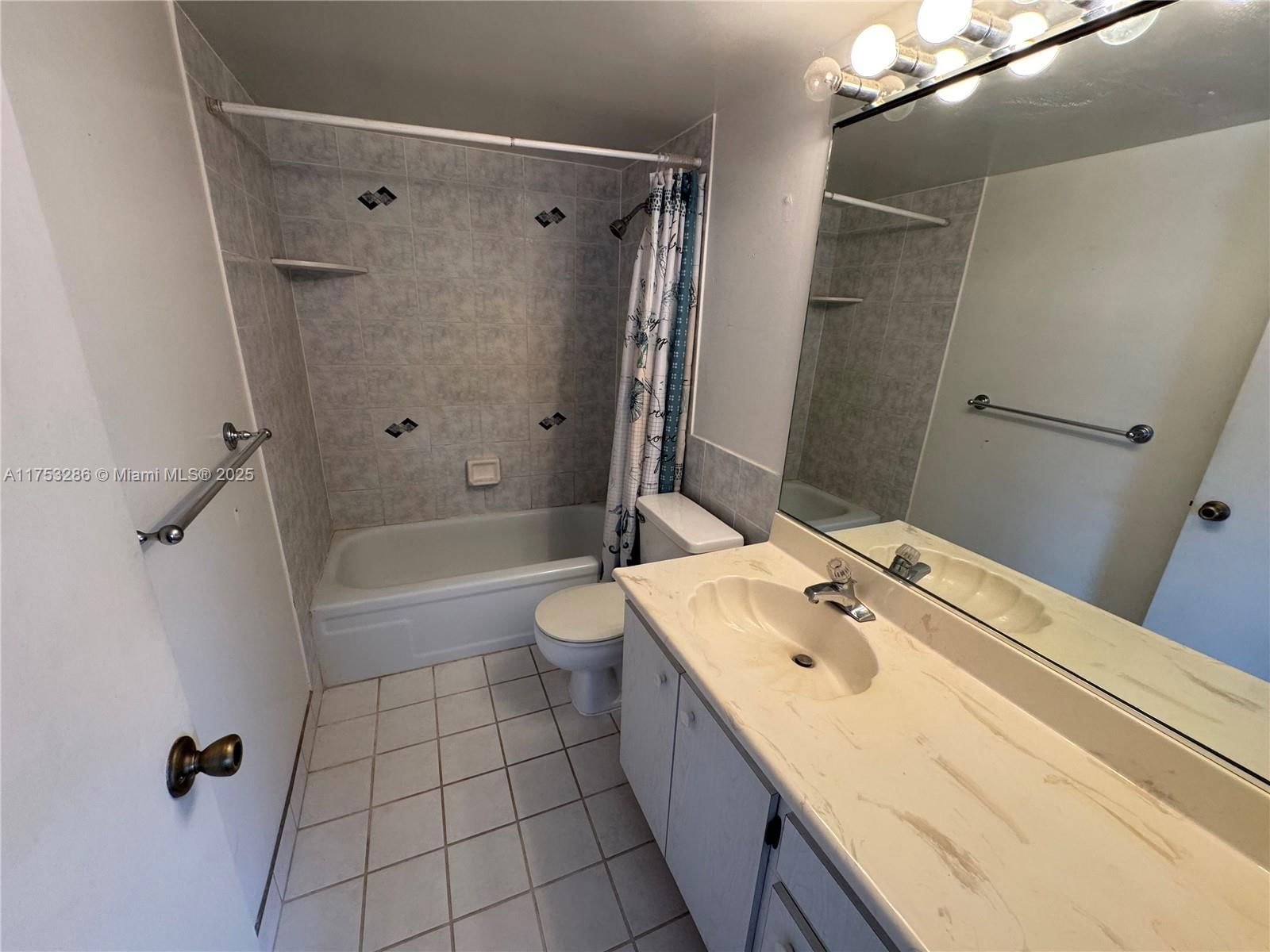 Real estate property located at 7120 Fairway Dr L4, Miami-dade, Cypress Village Condo, Miami Lakes, FL