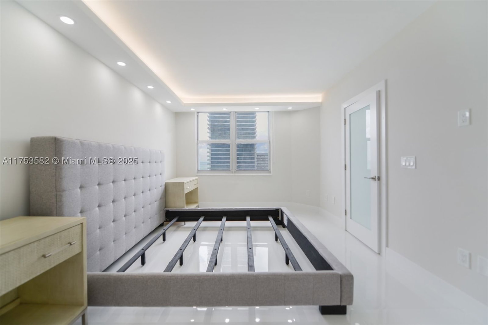 Real estate property located at 1950 Ocean Dr #20L, Broward, Hemispheres Condo, Hallandale Beach, FL