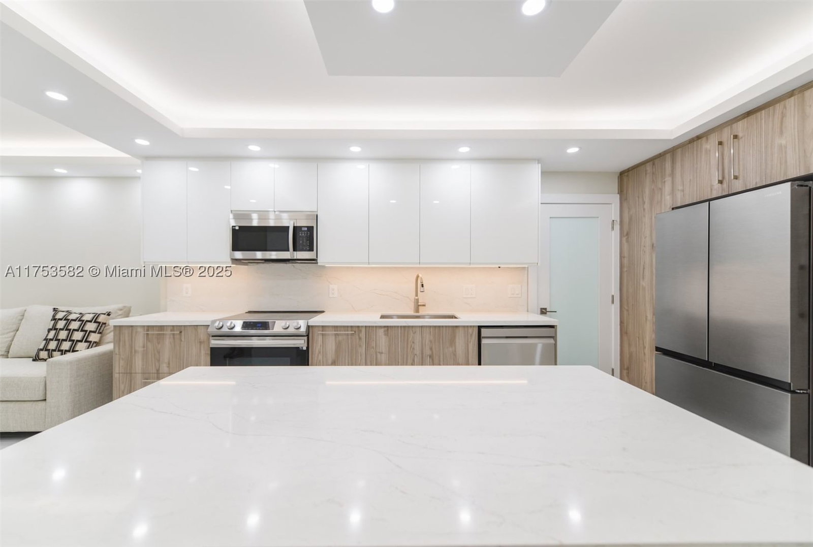 Real estate property located at 1950 Ocean Dr #20L, Broward, Hemispheres Condo, Hallandale Beach, FL