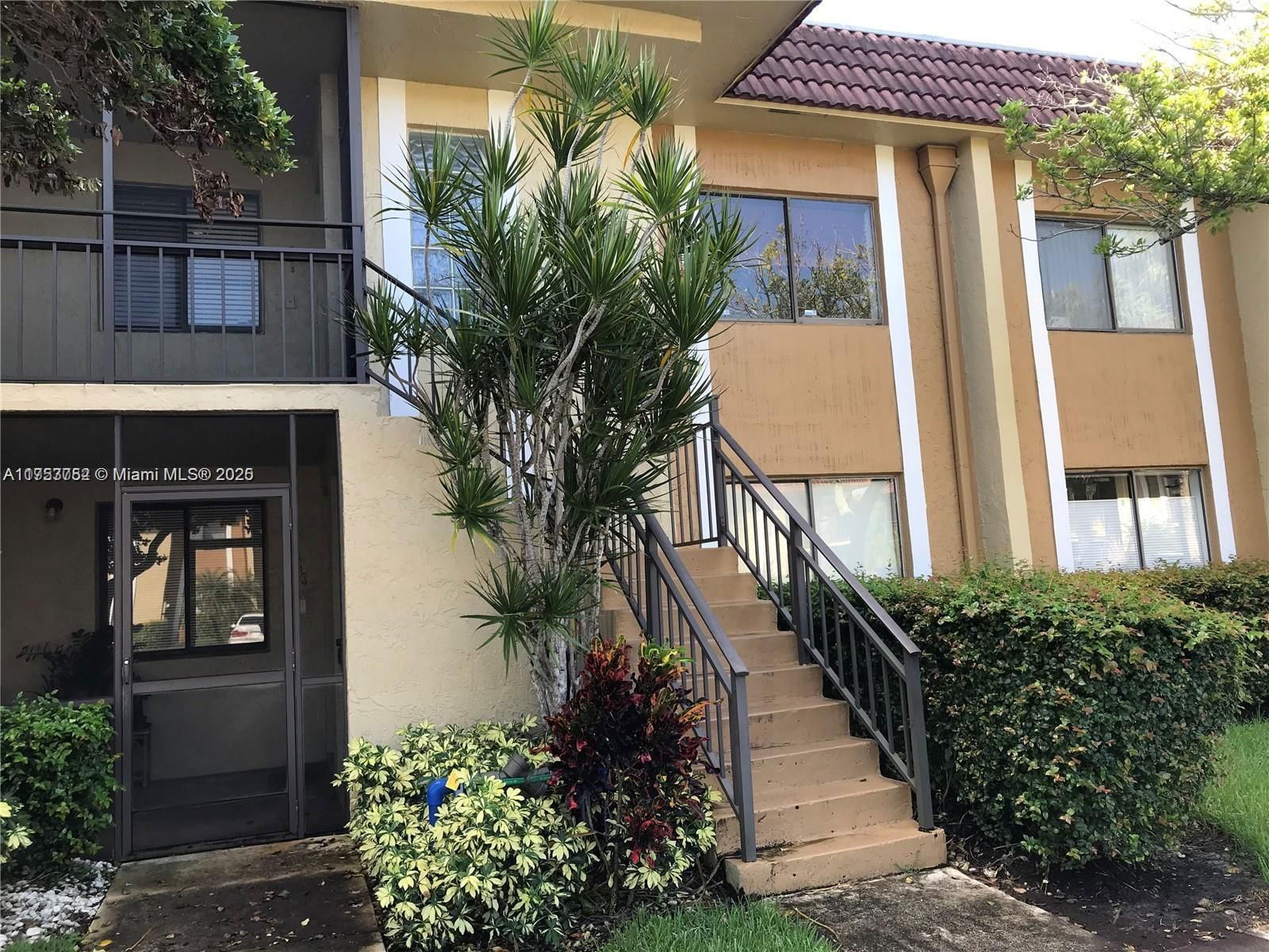 Real estate property located at 307 Lakeview Dr #203, Broward, Racquet Club Apartments A, Weston, FL