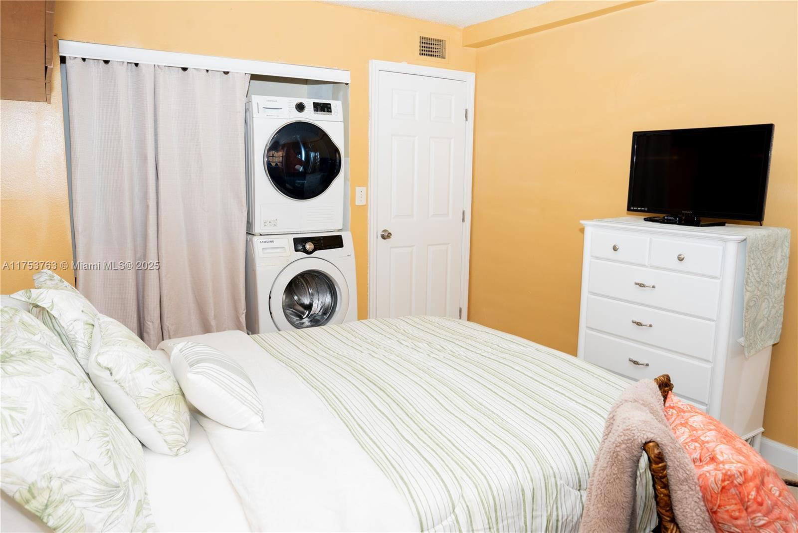 Real estate property located at 4050 135th St #8-9, Miami-dade, Villa Biscaya Jardines Co, Opa-Locka, FL