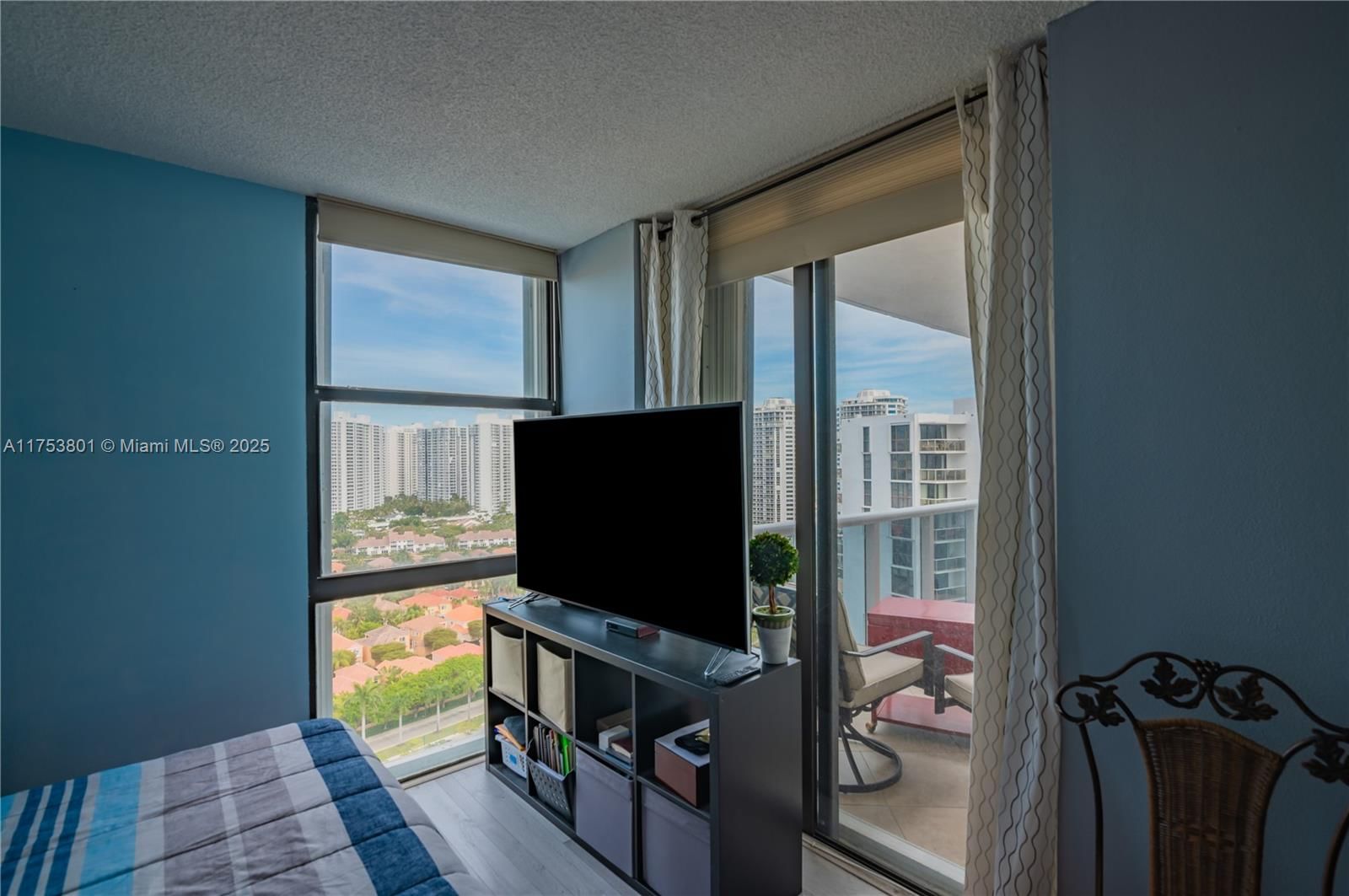 Real estate property located at 3675 Country Club Dr #2202, Miami-dade, Aventura Eldorado Condo, Aventura, FL