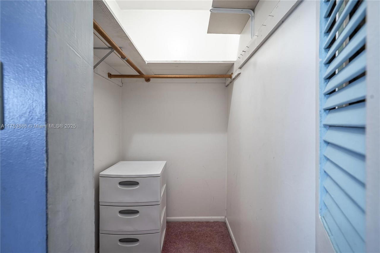 Real estate property located at 5300 Washington St I308, Broward, Beverly Hills Condo Numbe, Hollywood, FL