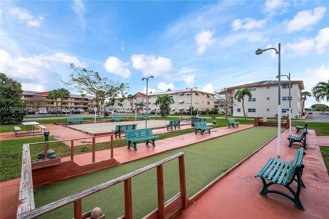 Real estate property located at 5300 Washington St I308, Broward, Beverly Hills Condo Numbe, Hollywood, FL