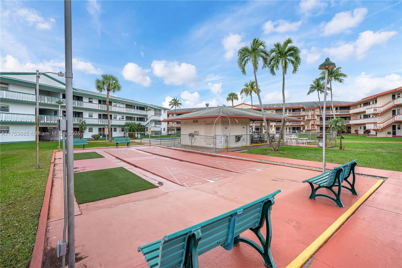 Real estate property located at 5300 Washington St I308, Broward, Beverly Hills Condo Numbe, Hollywood, FL