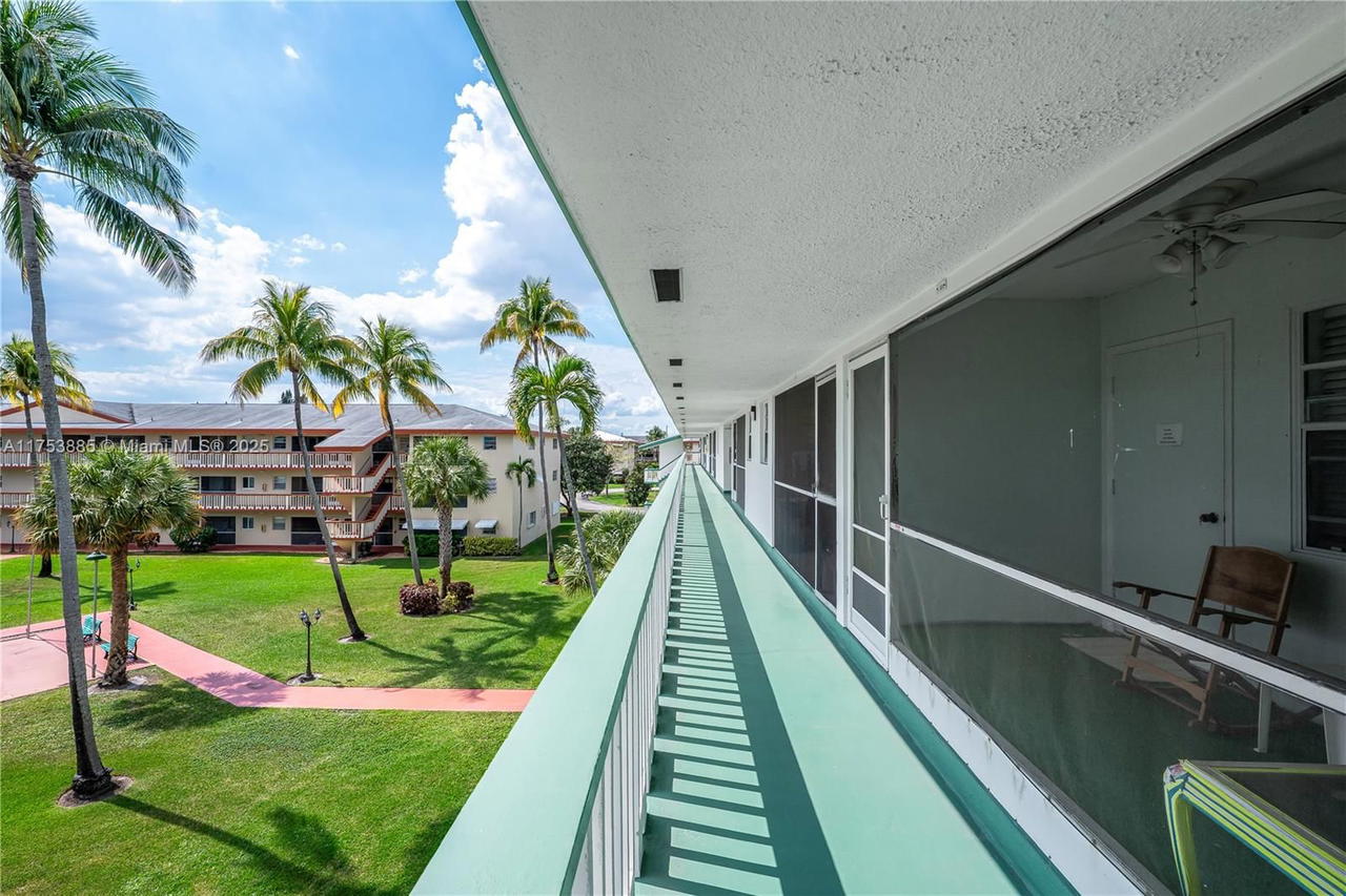 Real estate property located at 5300 Washington St I308, Broward, Beverly Hills Condo Numbe, Hollywood, FL