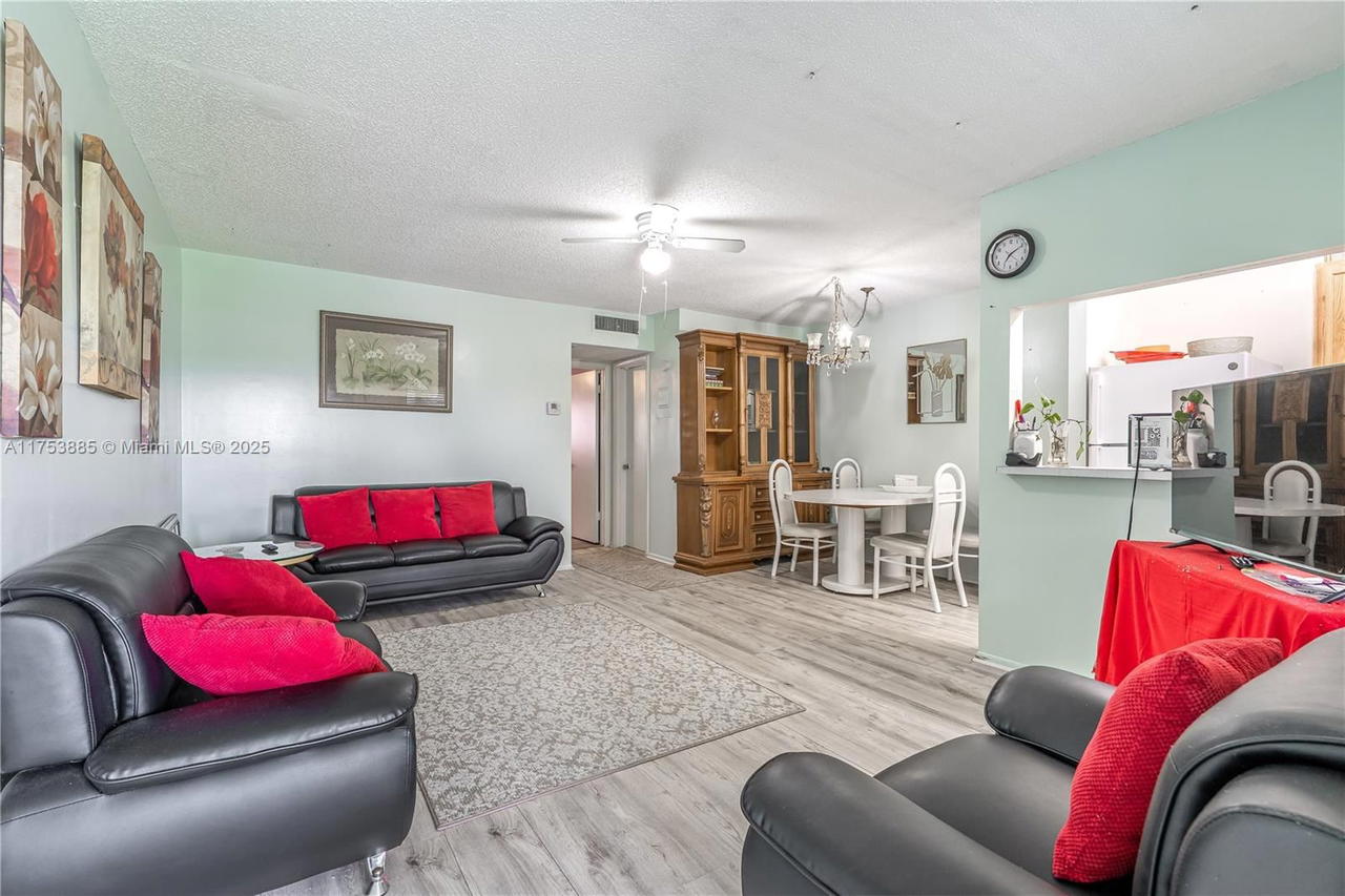 Real estate property located at 5300 Washington St I308, Broward, Beverly Hills Condo Numbe, Hollywood, FL