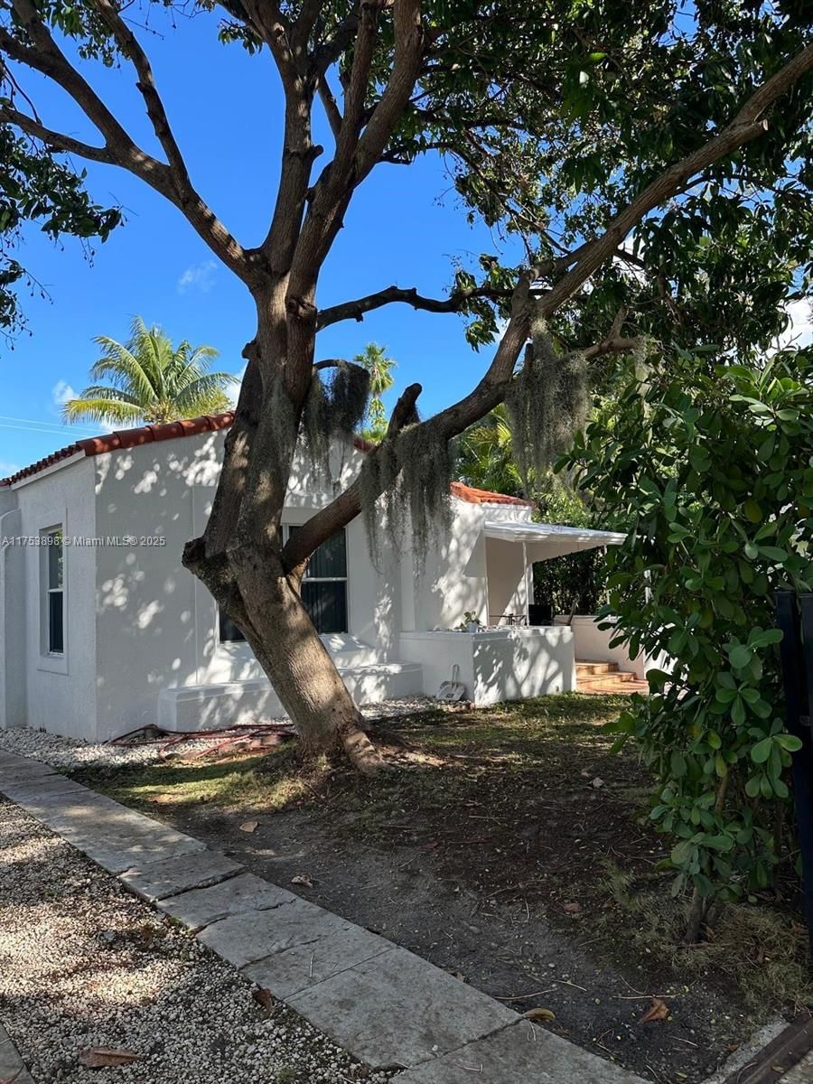 Real estate property located at 4727 1st Ct, Miami-dade, Shadowlawn, Miami, FL