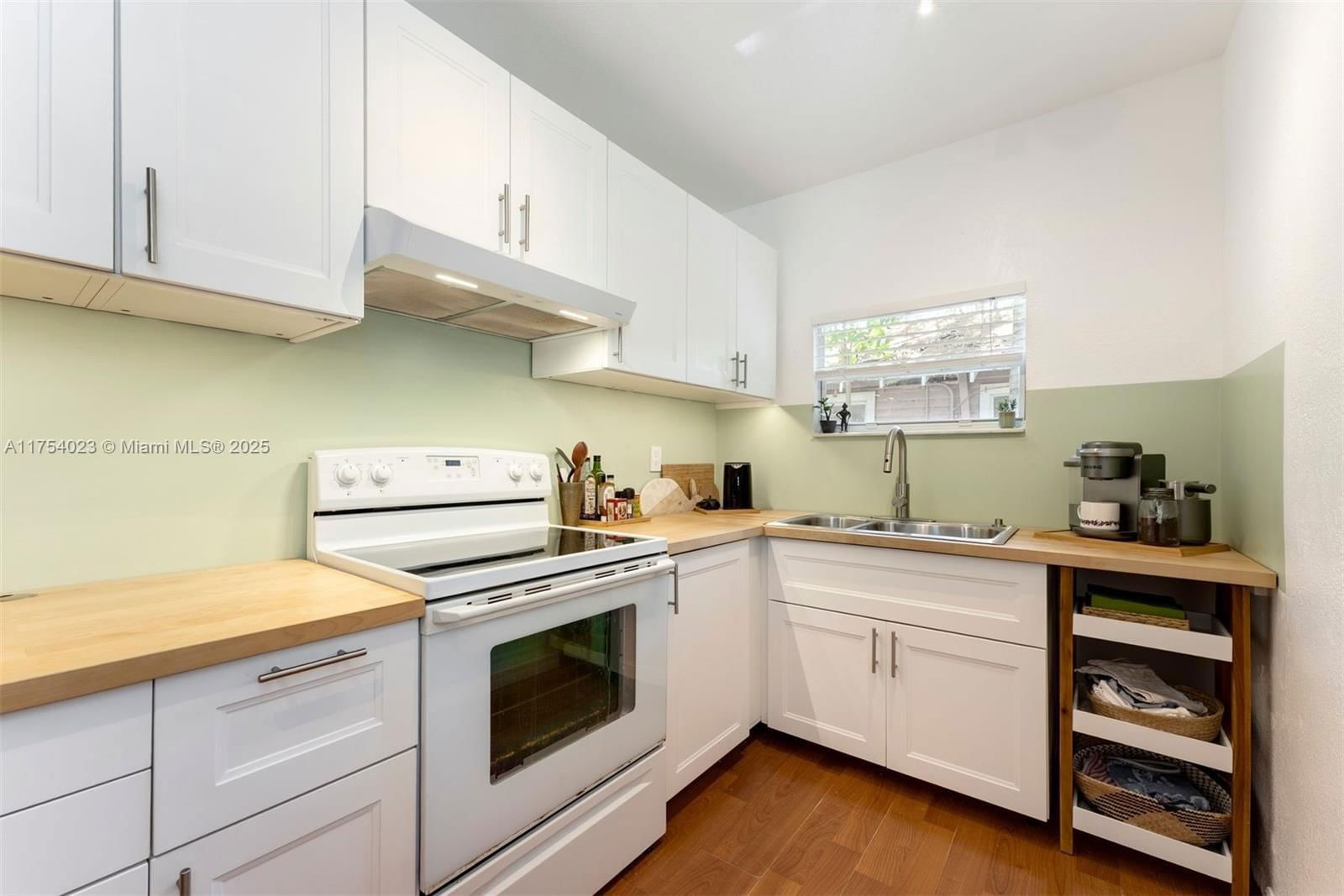 Real estate property located at 3180 Plaza St, Miami-dade, Carters Addn To Coconut G, Miami, FL
