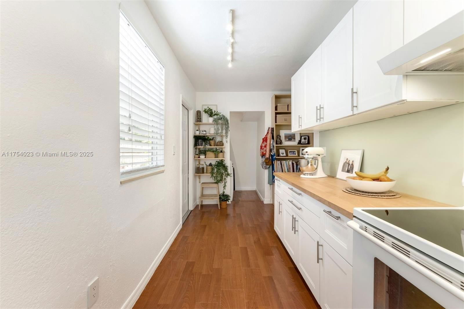Real estate property located at 3180 Plaza St, Miami-dade, Carters Addn To Coconut G, Miami, FL