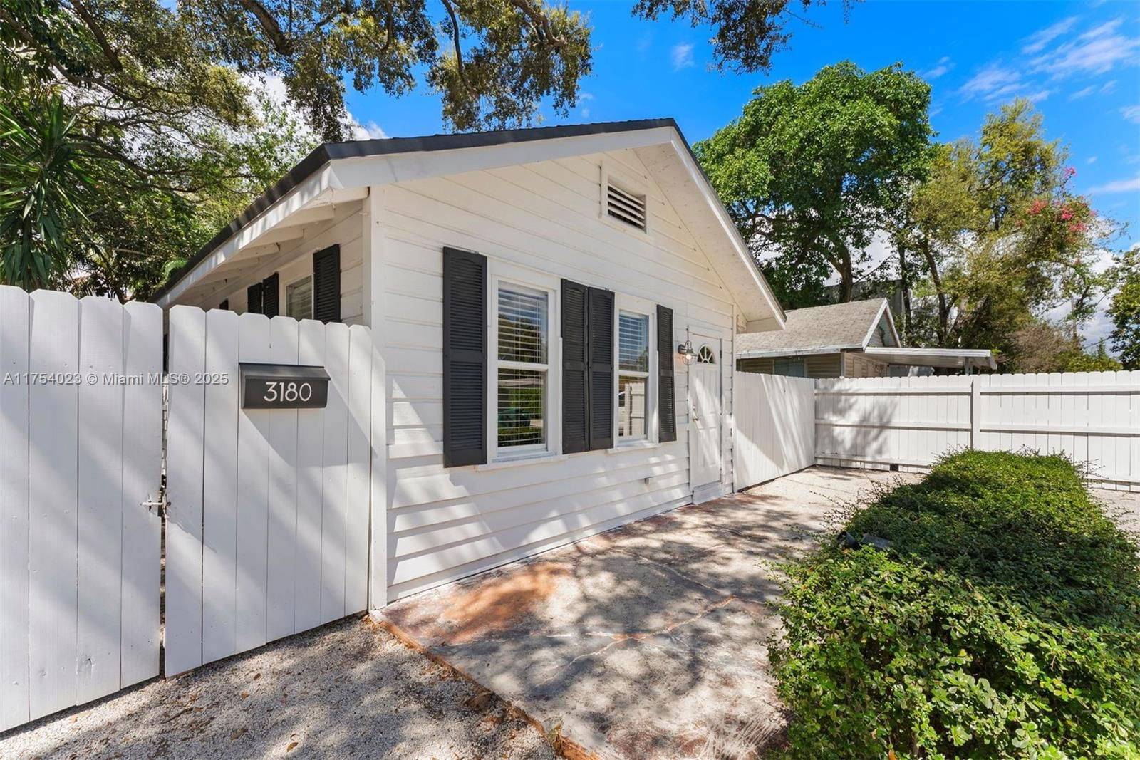 Real estate property located at 3180 Plaza St, Miami-dade, Carters Addn To Coconut G, Miami, FL