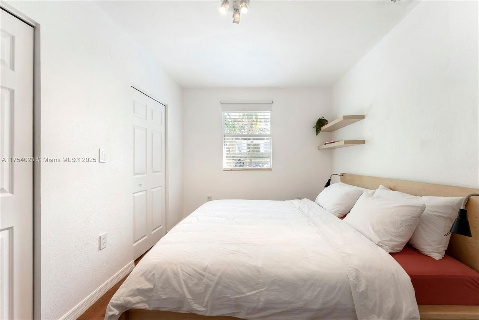 Real estate property located at 3180 Plaza St, Miami-dade, Carters Addn To Coconut G, Miami, FL