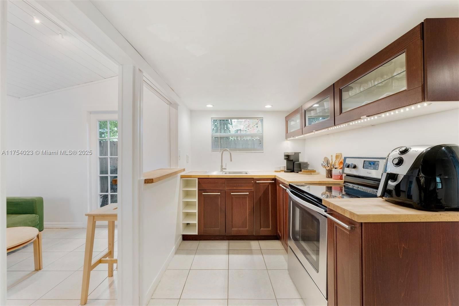 Real estate property located at 3180 Plaza St, Miami-dade, Carters Addn To Coconut G, Miami, FL