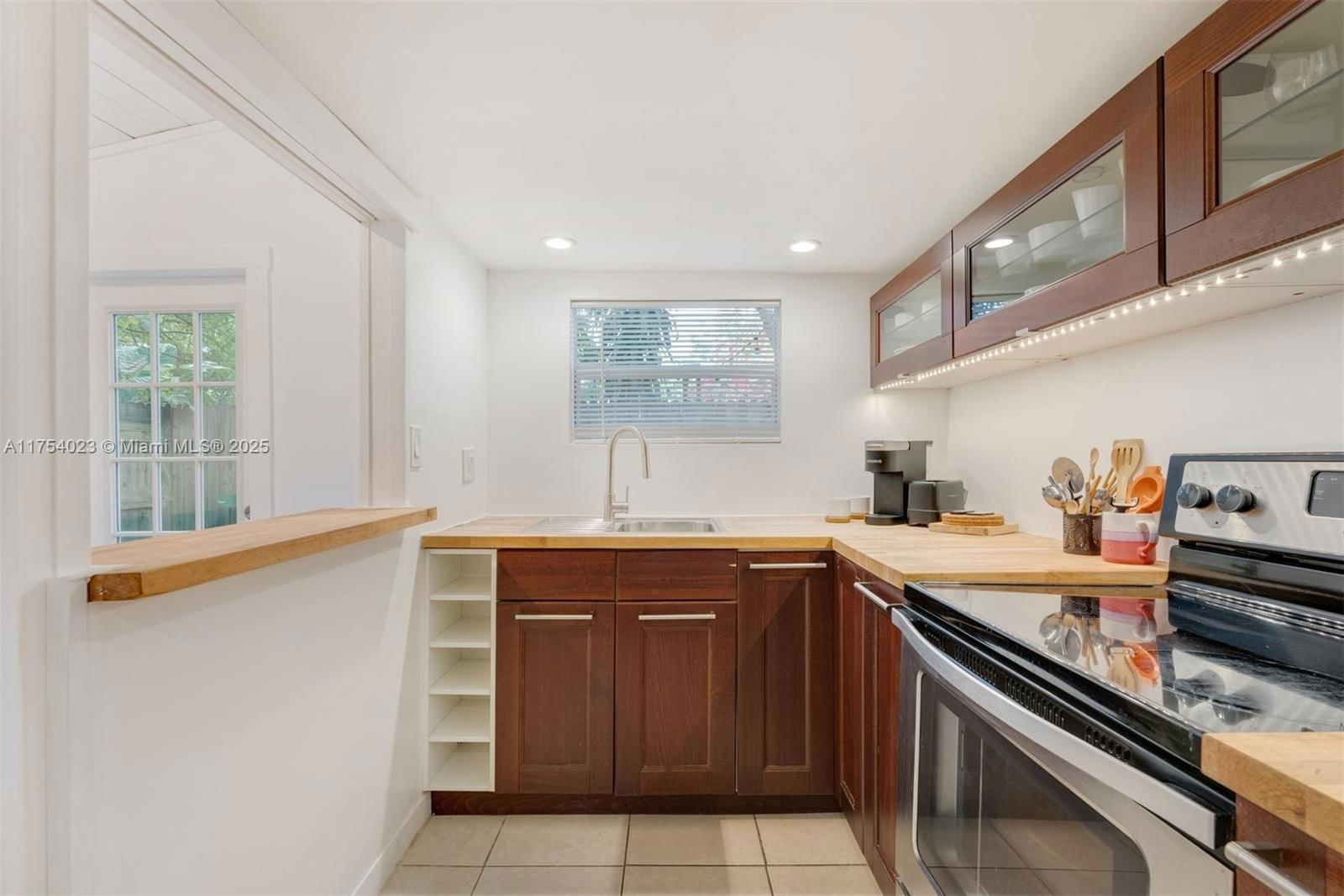 Real estate property located at 3180 Plaza St, Miami-dade, Carters Addn To Coconut G, Miami, FL