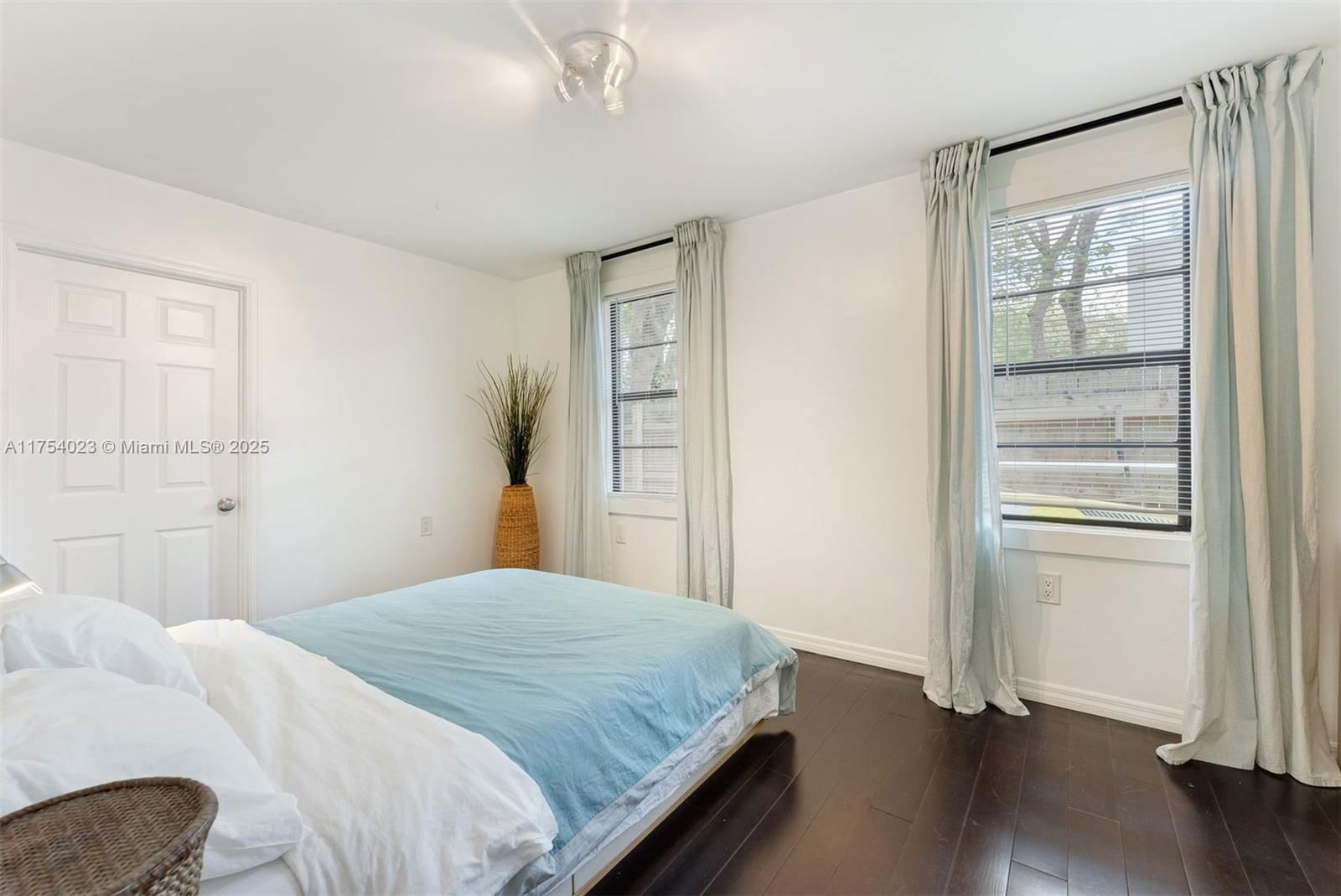 Real estate property located at 3180 Plaza St, Miami-dade, Carters Addn To Coconut G, Miami, FL
