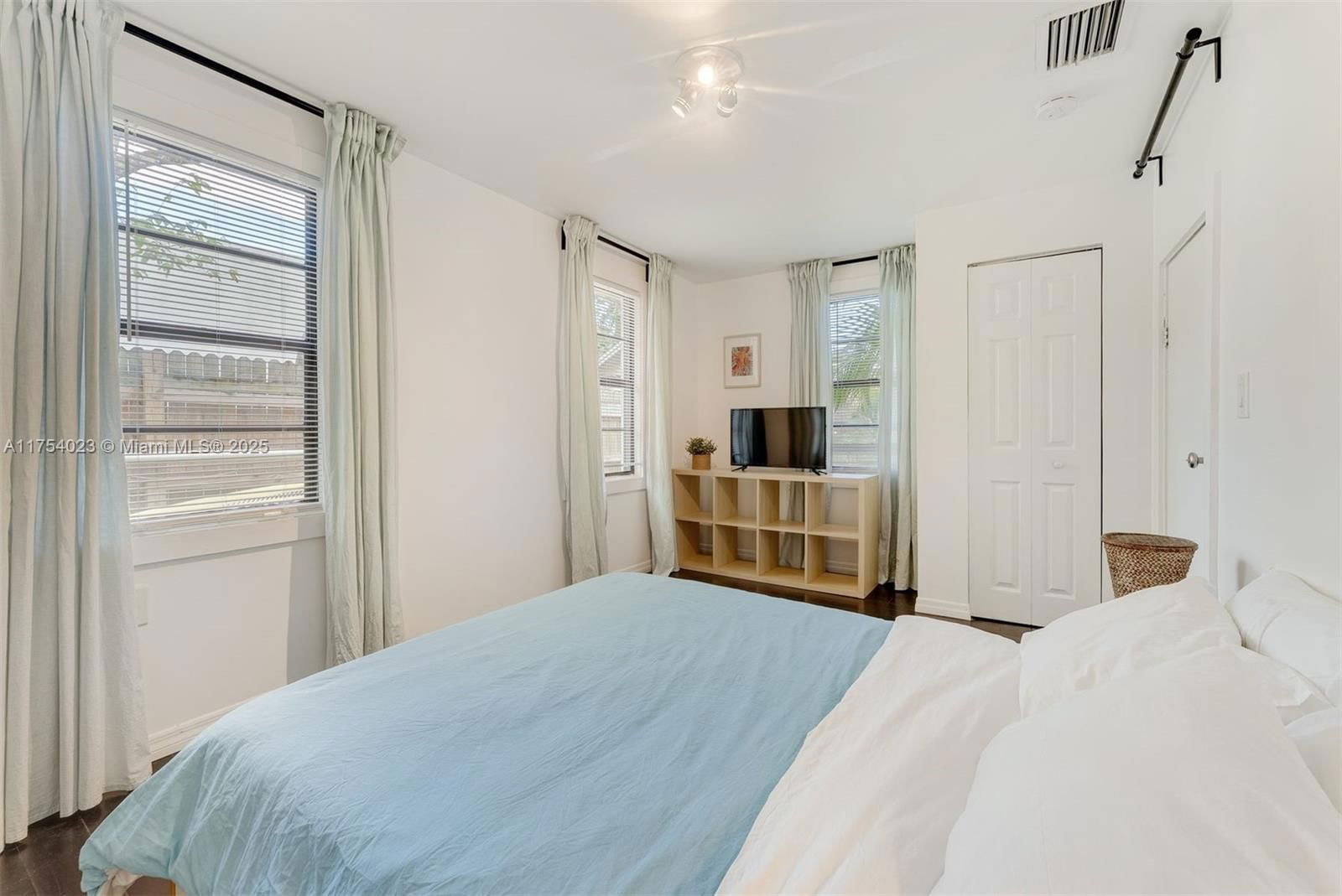 Real estate property located at 3180 Plaza St, Miami-dade, Carters Addn To Coconut G, Miami, FL