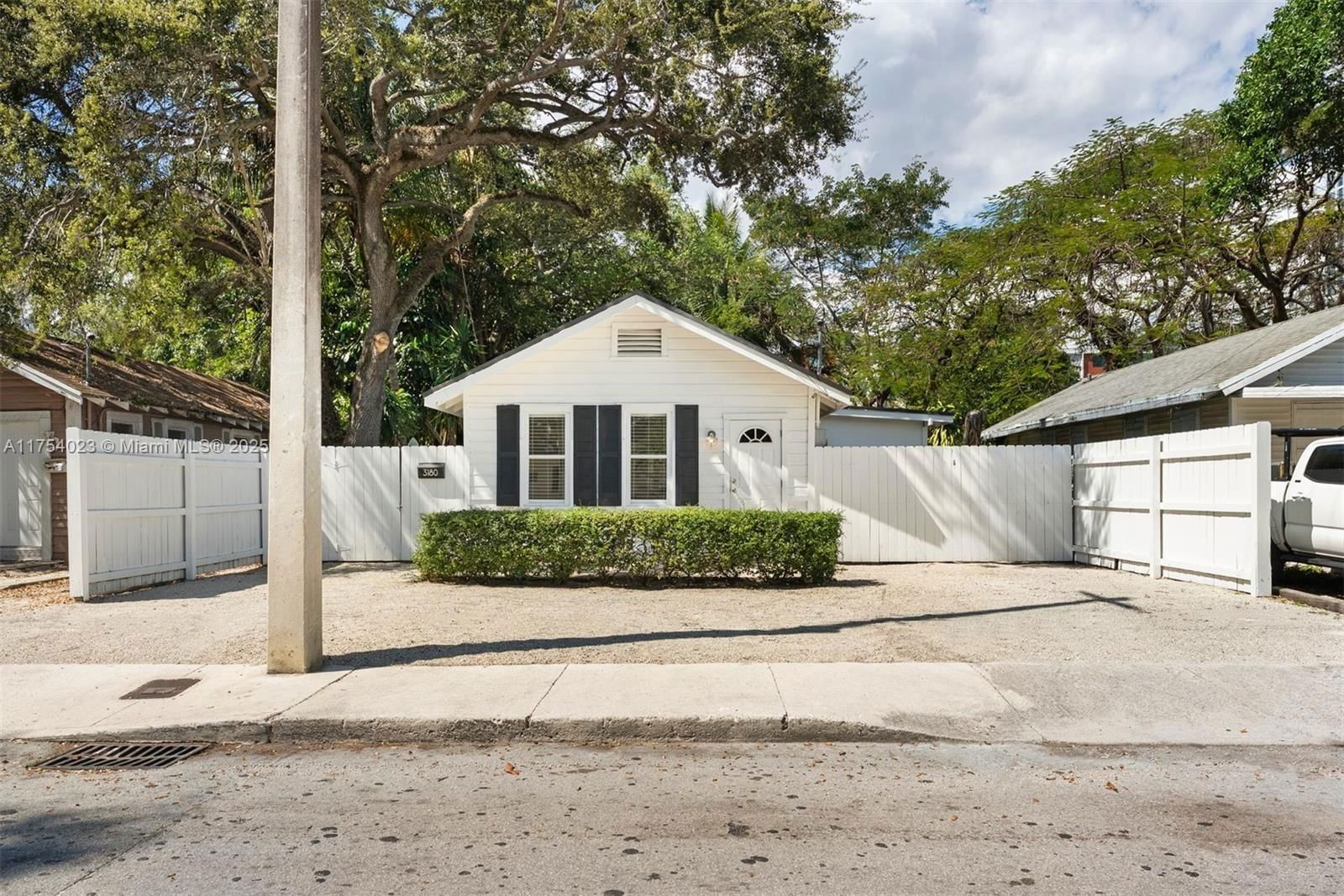Real estate property located at 3180 Plaza St, Miami-dade, Carters Addn To Coconut G, Miami, FL