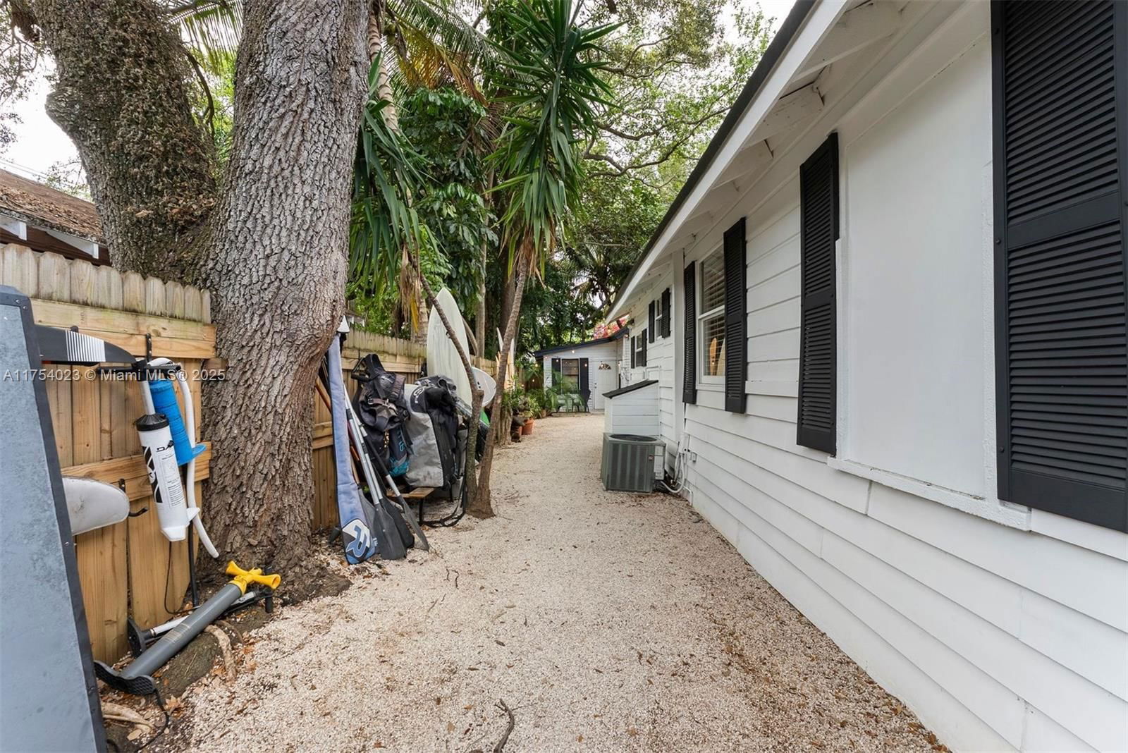 Real estate property located at 3180 Plaza St, Miami-dade, Carters Addn To Coconut G, Miami, FL
