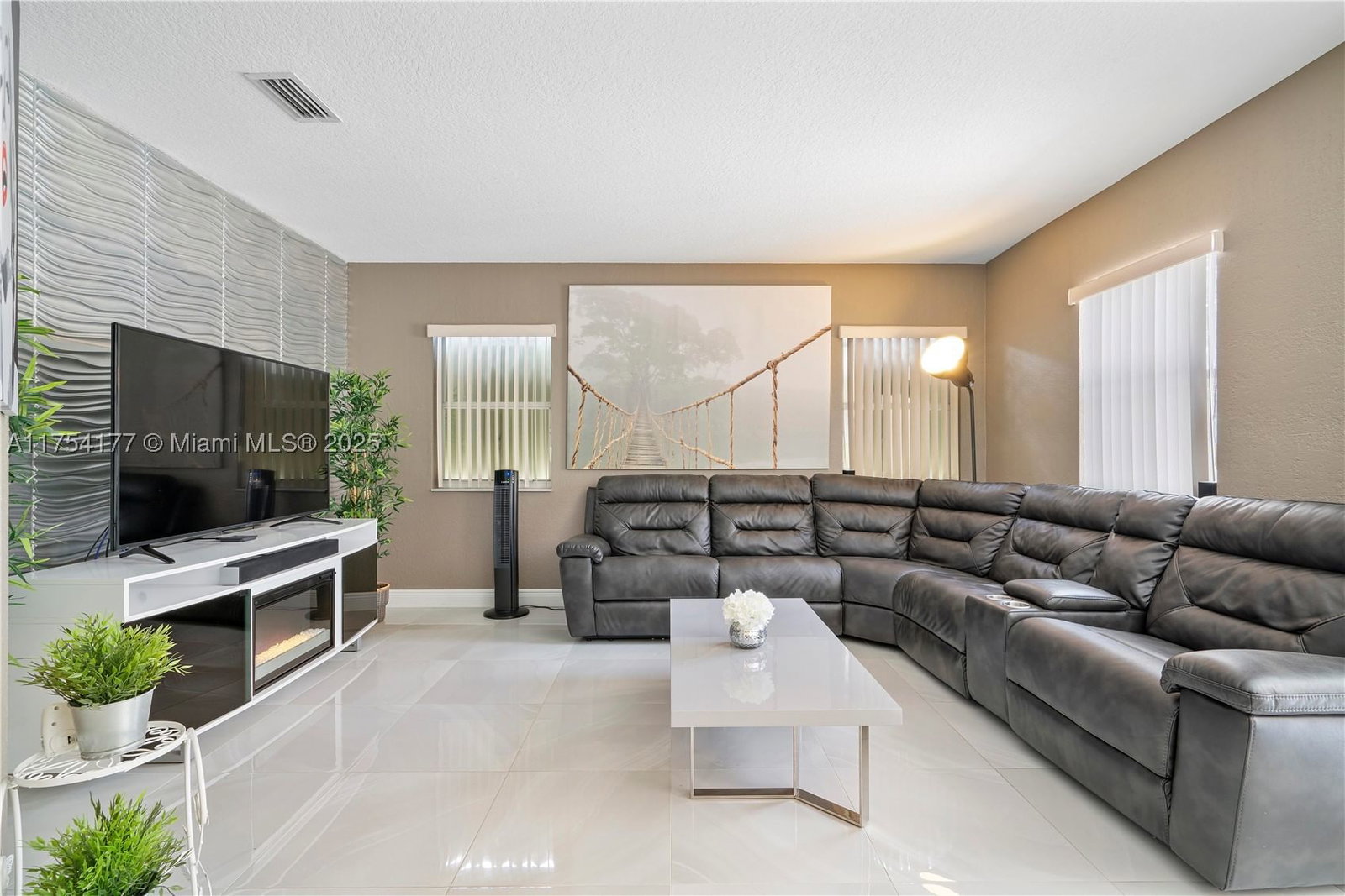 Real estate property located at 7546 18th Dr, Broward, Walnut Creek Replat No 1, Pembroke Pines, FL