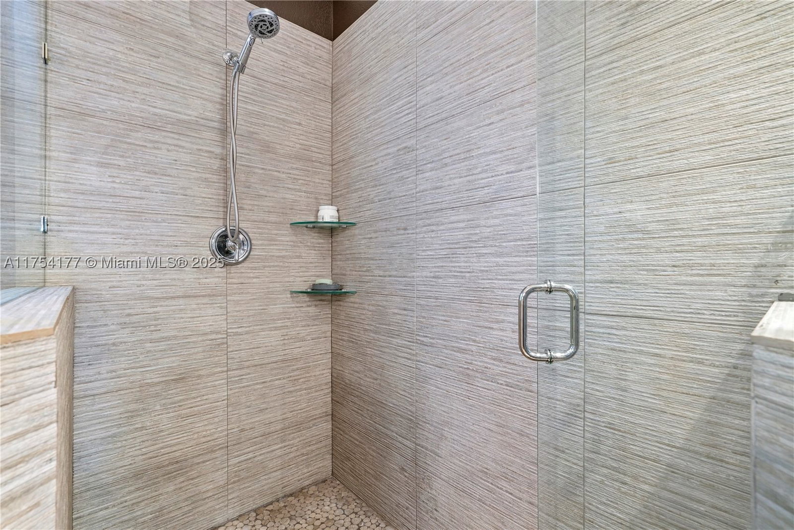 Real estate property located at 7546 18th Dr, Broward, Walnut Creek Replat No 1, Pembroke Pines, FL