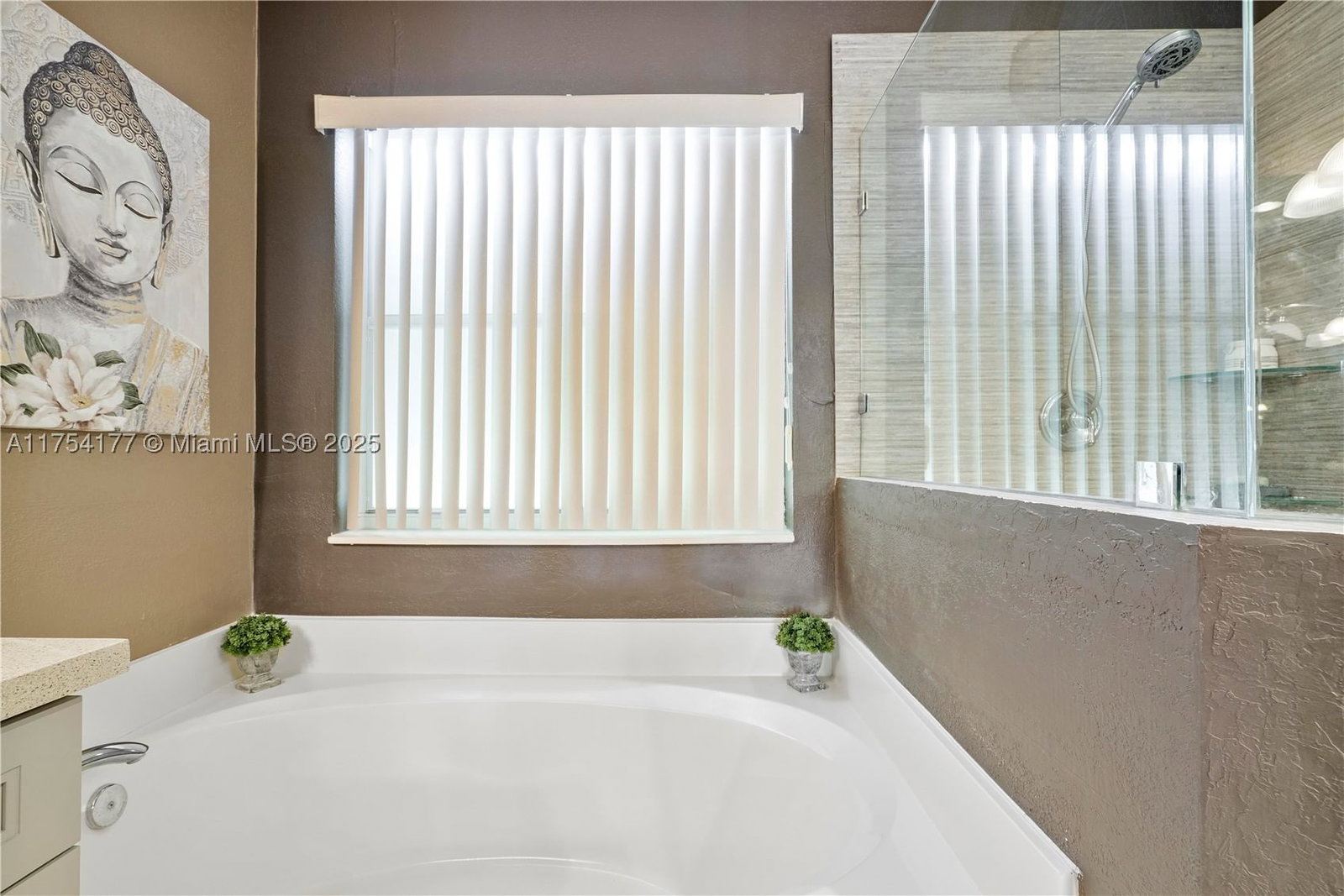Real estate property located at 7546 18th Dr, Broward, Walnut Creek Replat No 1, Pembroke Pines, FL