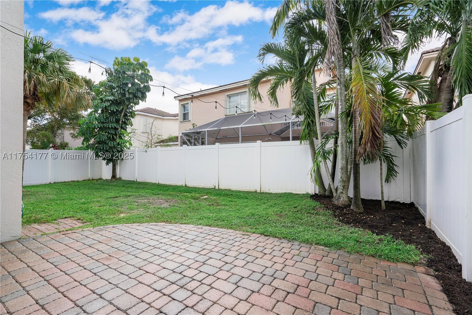 Real estate property located at 7546 18th Dr, Broward, Walnut Creek Replat No 1, Pembroke Pines, FL