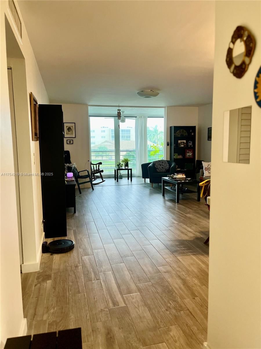 Real estate property located at 415 11th Ter #205, Broward, Meadowbrook Lakes Condo, Dania Beach, FL