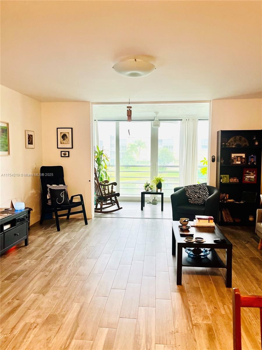 Real estate property located at 415 11th Ter #205, Broward, Meadowbrook Lakes Condo, Dania Beach, FL