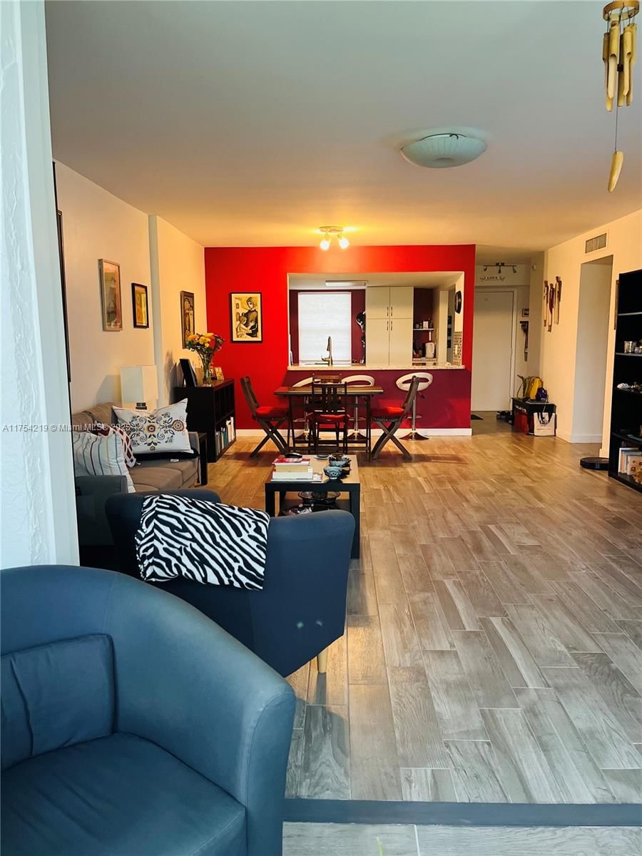 Real estate property located at 415 11th Ter #205, Broward, Meadowbrook Lakes Condo, Dania Beach, FL