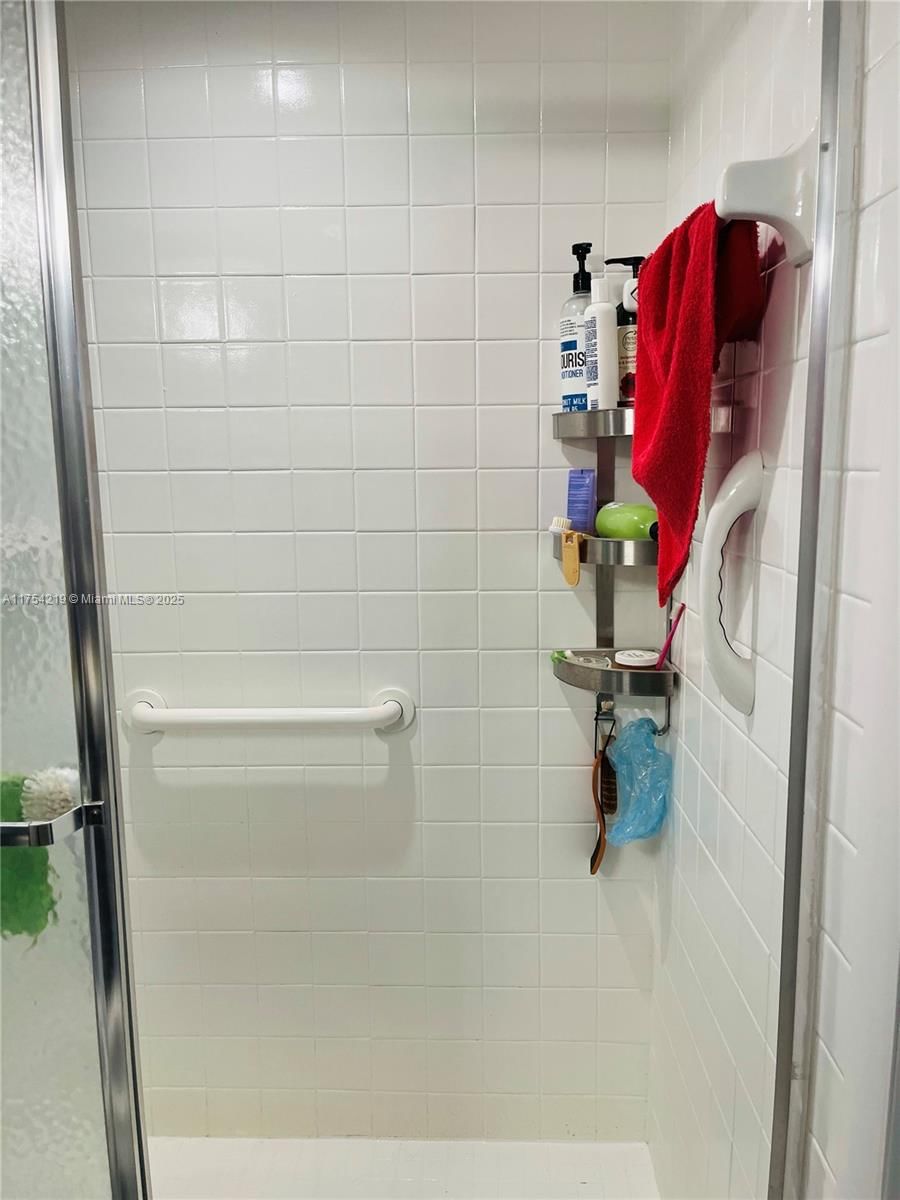 Real estate property located at 415 11th Ter #205, Broward, Meadowbrook Lakes Condo, Dania Beach, FL