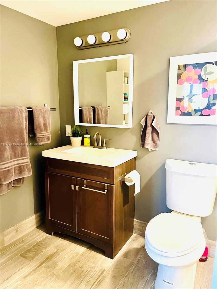 Real estate property located at 415 11th Ter #205, Broward, Meadowbrook Lakes Condo, Dania Beach, FL