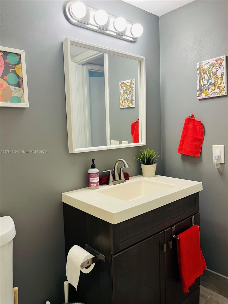 Real estate property located at 415 11th Ter #205, Broward, Meadowbrook Lakes Condo, Dania Beach, FL