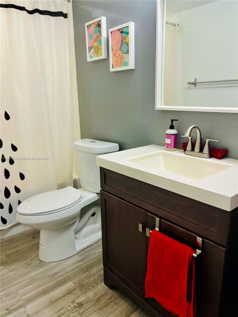 Real estate property located at 415 11th Ter #205, Broward, Meadowbrook Lakes Condo, Dania Beach, FL