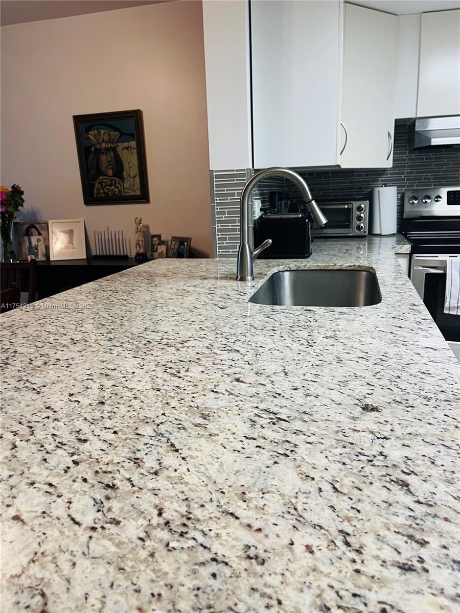 Real estate property located at 415 11th Ter #205, Broward, Meadowbrook Lakes Condo, Dania Beach, FL