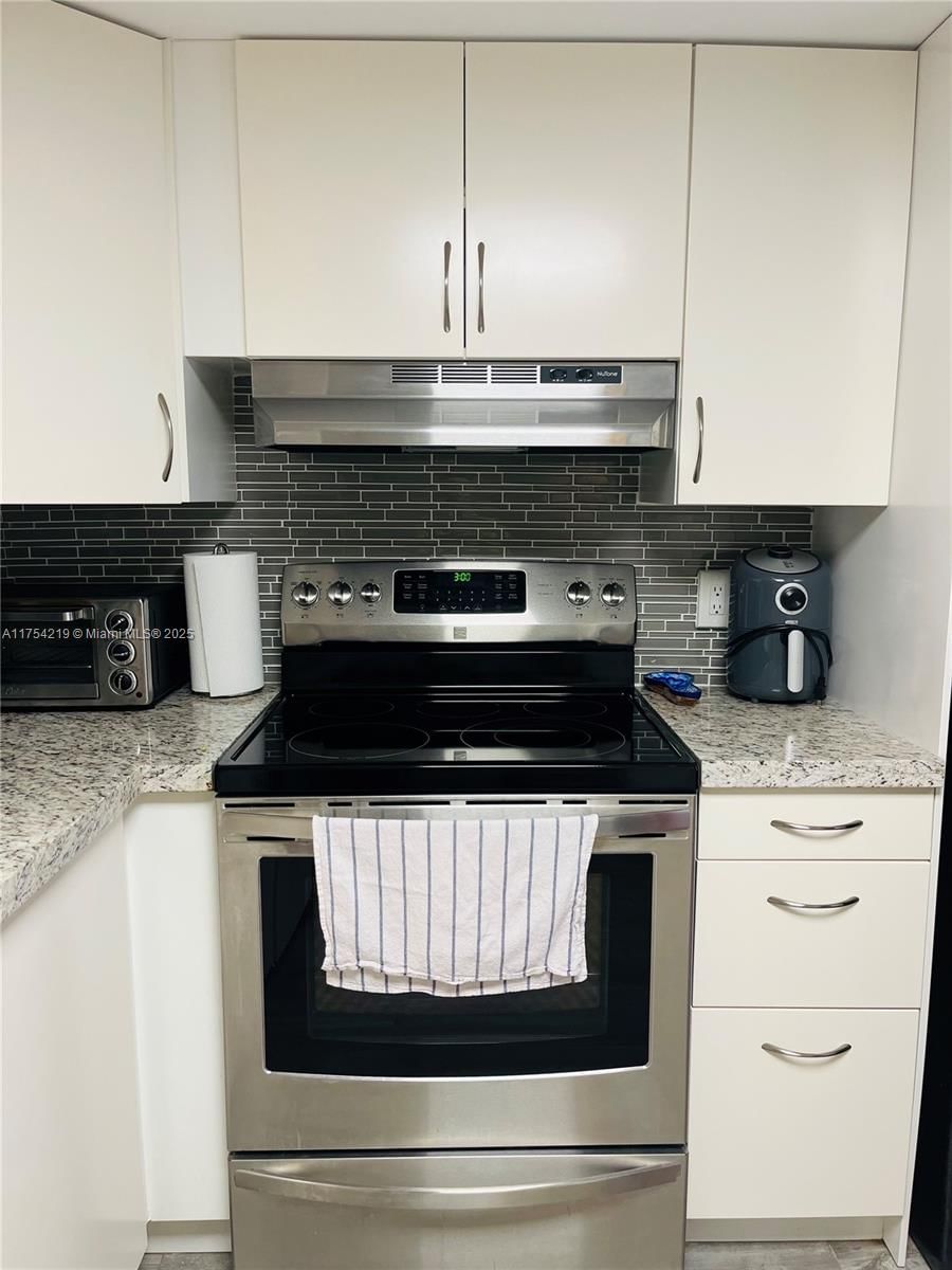 Real estate property located at 415 11th Ter #205, Broward, Meadowbrook Lakes Condo, Dania Beach, FL