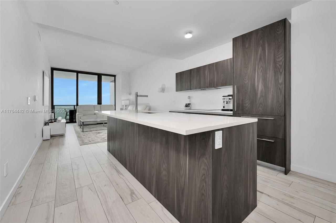 Real estate property located at 480 31st St #4805, Miami-dade, Gran Paraiso Condo, Miami, FL