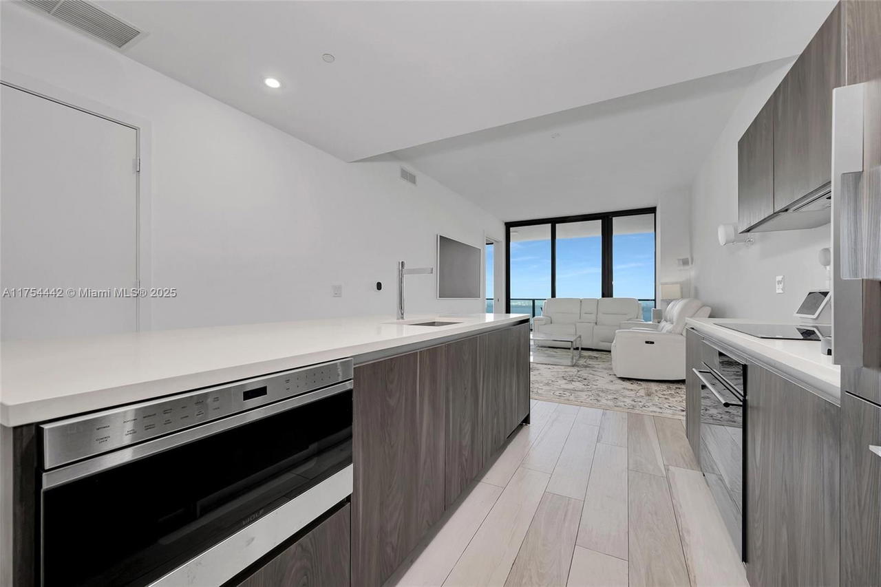 Real estate property located at 480 31st St #4805, Miami-dade, Gran Paraiso Condo, Miami, FL