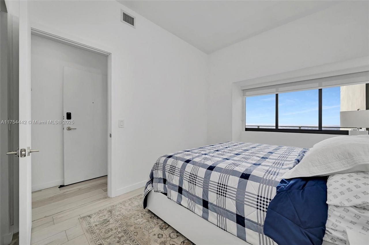 Real estate property located at 480 31st St #4805, Miami-dade, Gran Paraiso Condo, Miami, FL