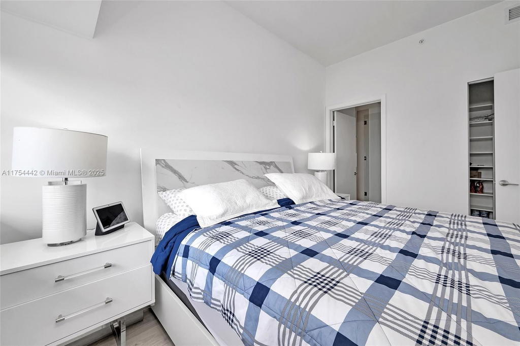 Real estate property located at 480 31st St #4805, Miami-dade, Gran Paraiso Condo, Miami, FL