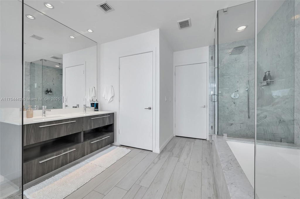 Real estate property located at 480 31st St #4805, Miami-dade, Gran Paraiso Condo, Miami, FL