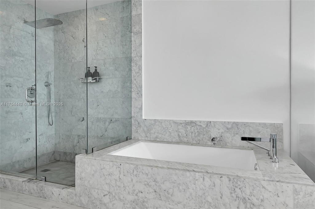Real estate property located at 480 31st St #4805, Miami-dade, Gran Paraiso Condo, Miami, FL