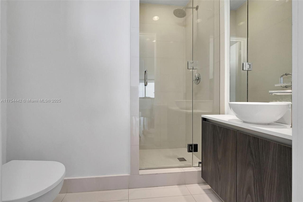 Real estate property located at 480 31st St #4805, Miami-dade, Gran Paraiso Condo, Miami, FL