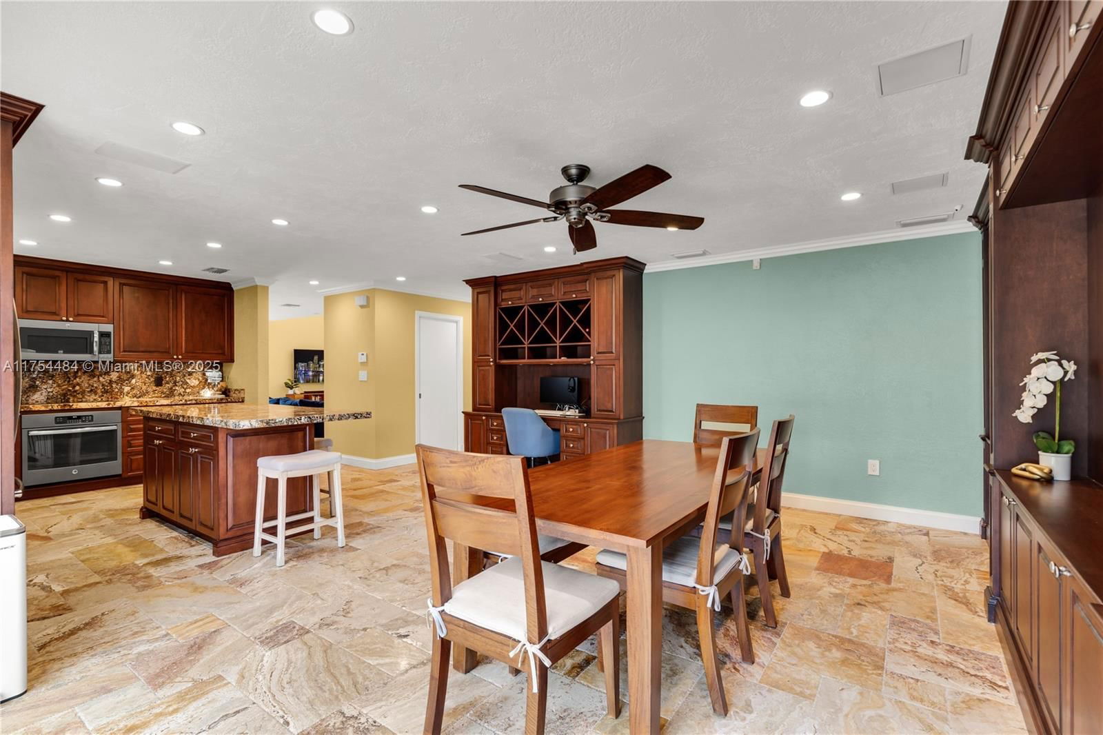 Real estate property located at 15430 98th St, Miami-dade, Weitzer Hammocks Homes Se, Miami, FL