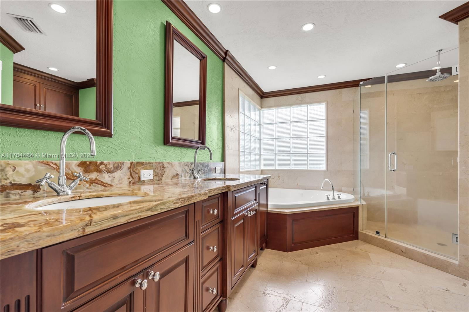 Real estate property located at 15430 98th St, Miami-dade, Weitzer Hammocks Homes Se, Miami, FL