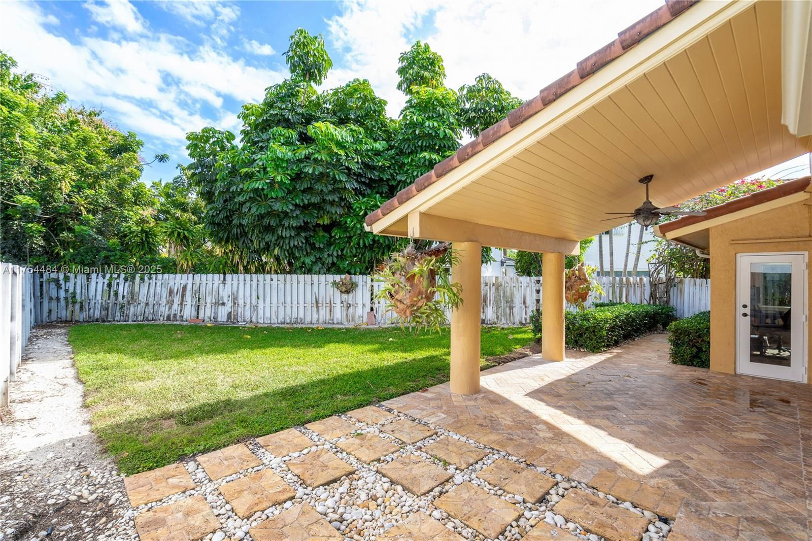 Real estate property located at 15430 98th St, Miami-dade, Weitzer Hammocks Homes Se, Miami, FL
