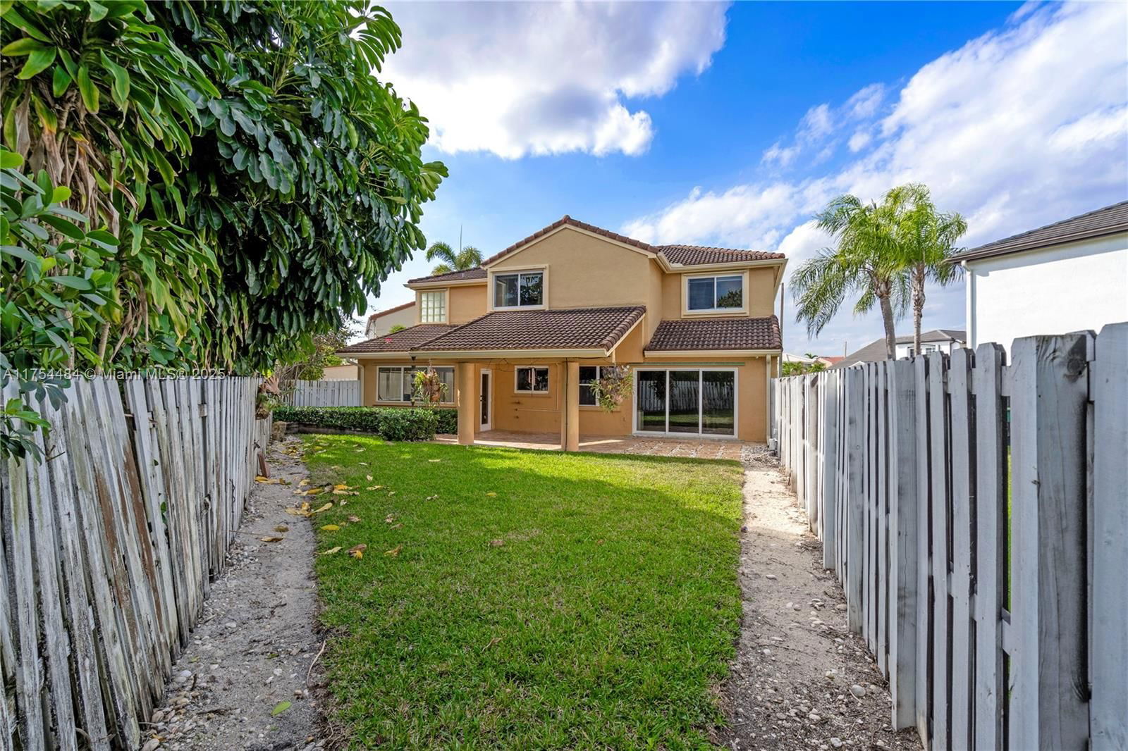 Real estate property located at 15430 98th St, Miami-dade, Weitzer Hammocks Homes Se, Miami, FL