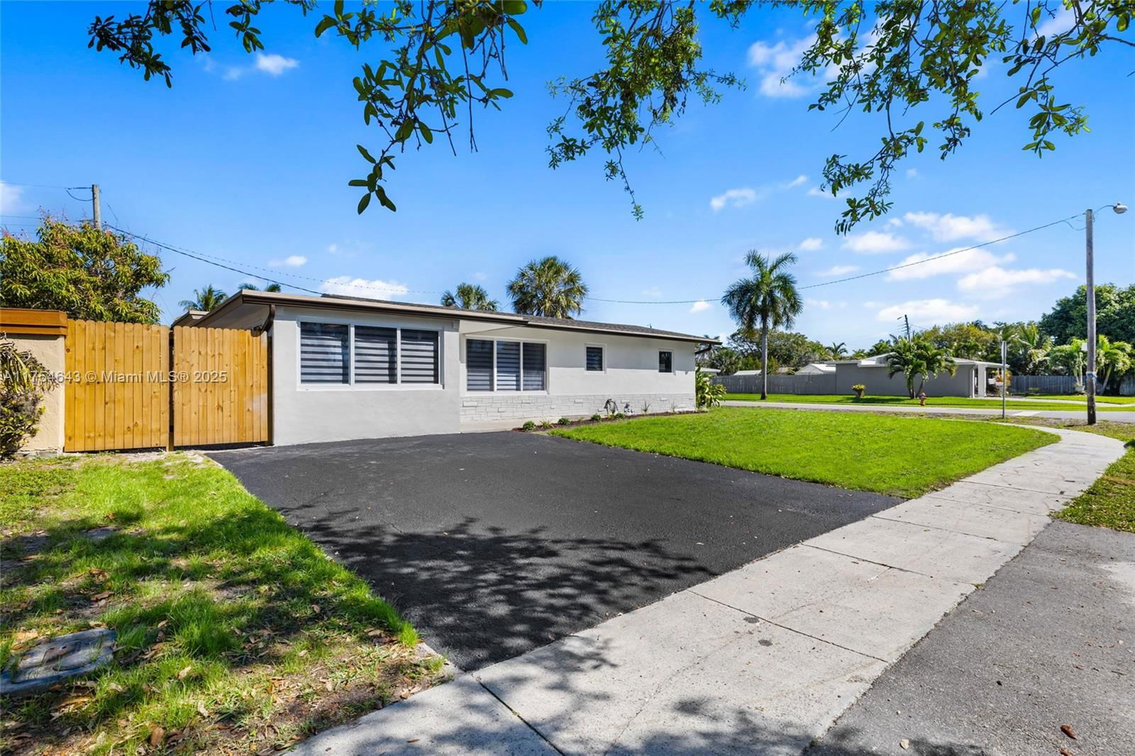 Real estate property located at 211 14th St, Broward, Lyons Park First Add, Pompano Beach, FL