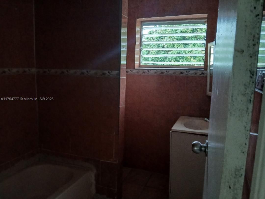 Real estate property located at 1535 85th St, Miami-dade, Gladys Park, Miami, FL